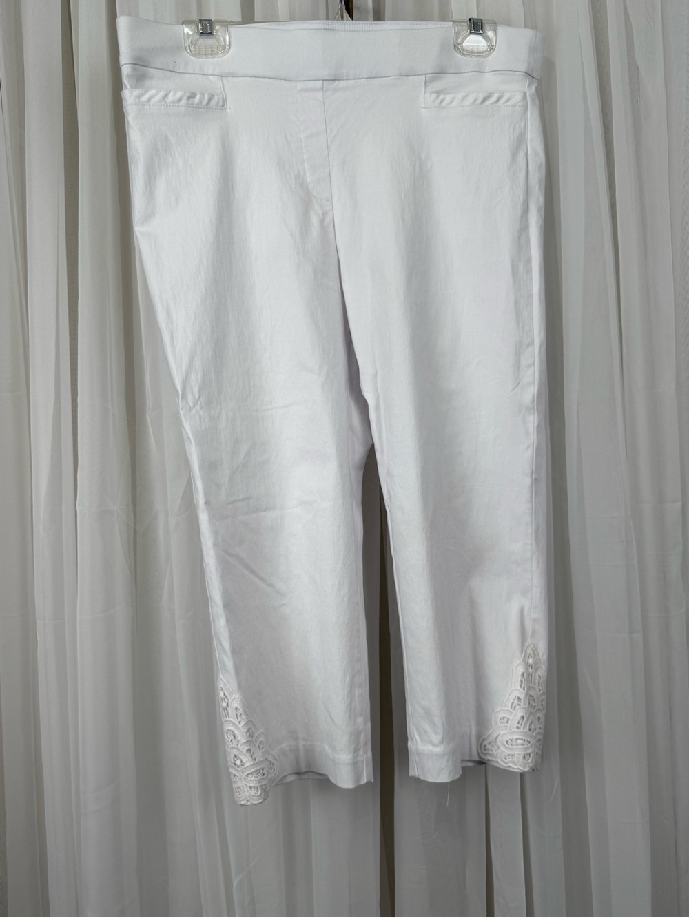 Kim Rogers White Pull On Crop Pants Size 12 Lace Hem Stretch